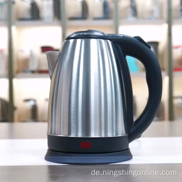 Moderner elektrischer Wasserkocher mit 1500 W